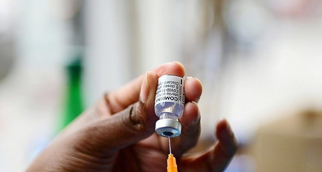 Covid-19: 6.971 nouveaux cas en 24H, près de 10 millions personnes complètement vaccinées