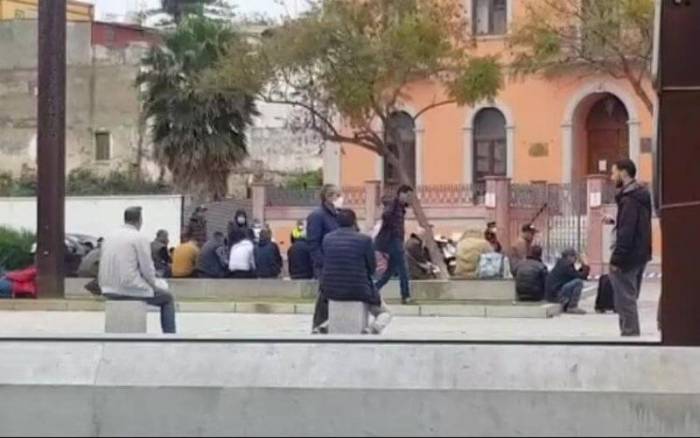 Des Marocains coincés en Espagne jetés à la rue