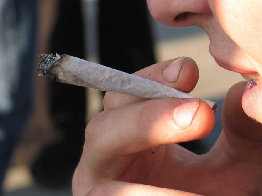 Fumer un joint sera passible d'une amende de 200 euros à la rentrée