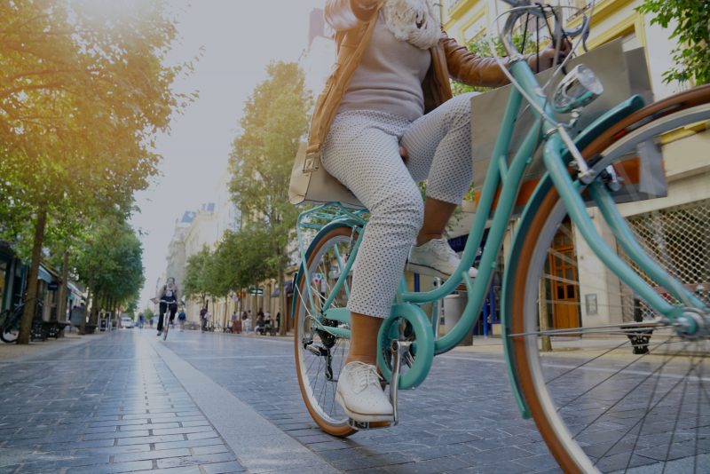 La bicyclette est un moyen de transport simple, d’un coût abordable, fiable, propre, durable et respectueux de l’environnement