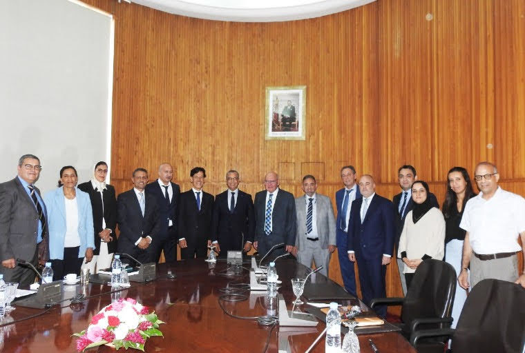 Abderrahim El Hafidi, Directeur Général de l'Office National de l’Electricité et de l’Eau Potable (ONEE) avec la délégation d'hommes d’affaires Flamands