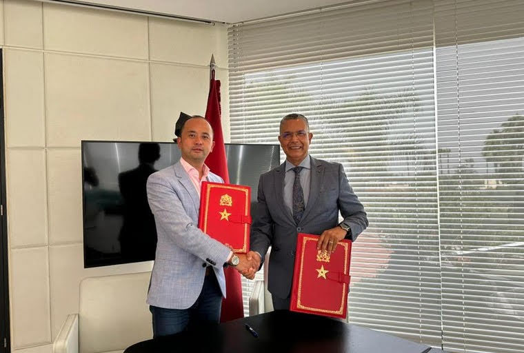 MoU signé par Abderrahim El Hafidi, Directeur général de l'ONEE et Huawei Maroc