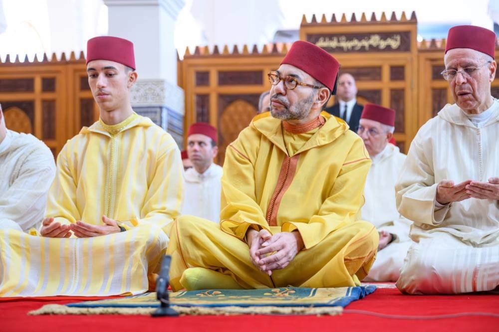 SM le Roi, Amir Al Mouminine, accomplit la prière du vendredi à la mosquée "SAR le Prince Héritier Moulay El Hassan" à Salé